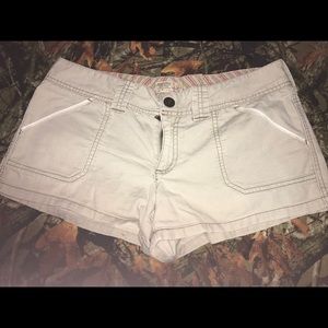 American Eagle tan shorts